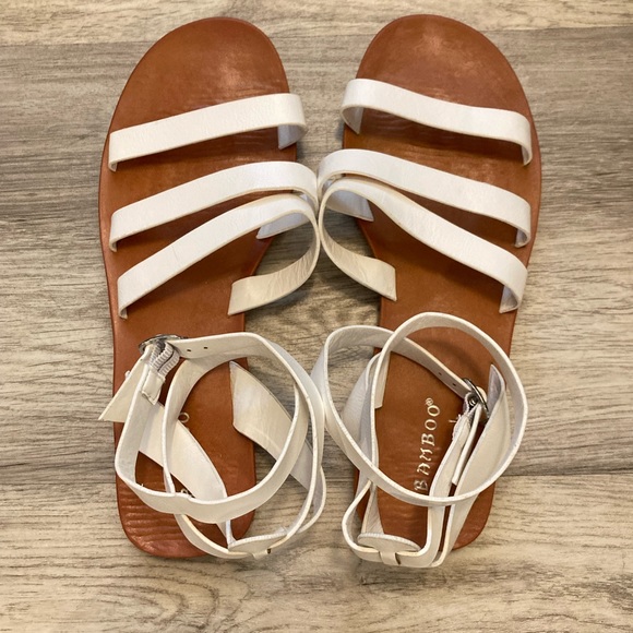 NEW Bamboo Moondance Gladiator Flat Sandals White Strappy Brown Adjustable Strap - Picture 3 of 7